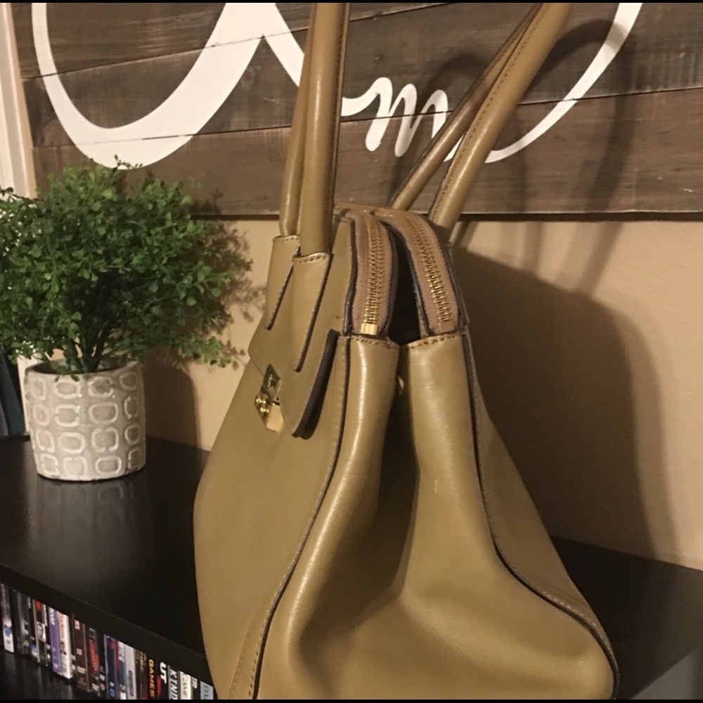 Sold - Picture 4 of 8